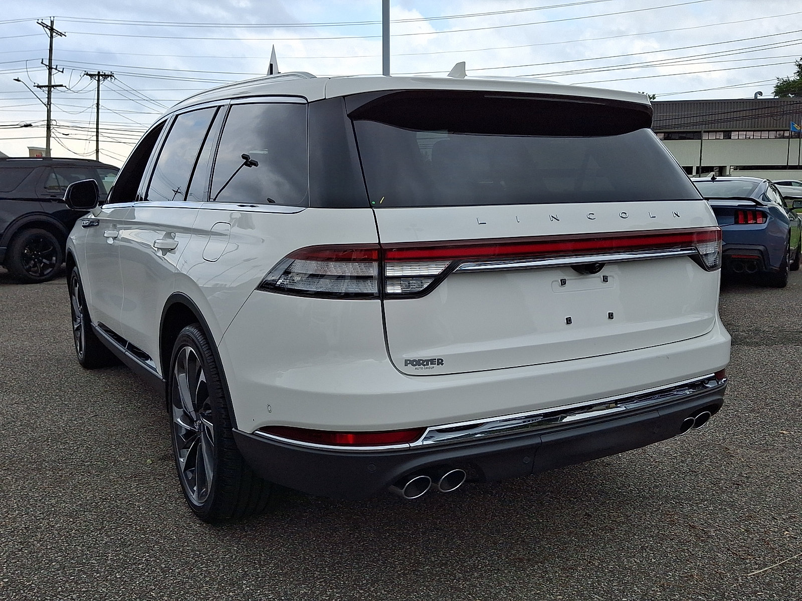 Used 2023 Lincoln Aviator Reserve w/ Equipment Group 201A AWD/4WD image 8