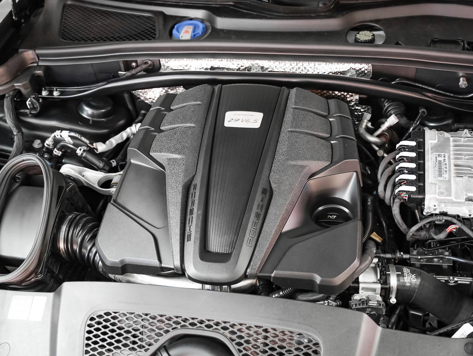 Certified 2025 Porsche Macan S image 12