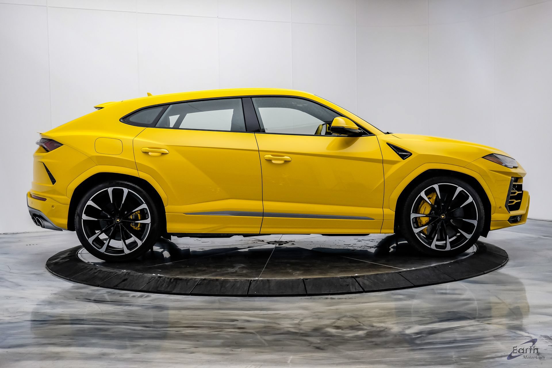 Used 2021 Lamborghini Urus AWD/4WD image 19