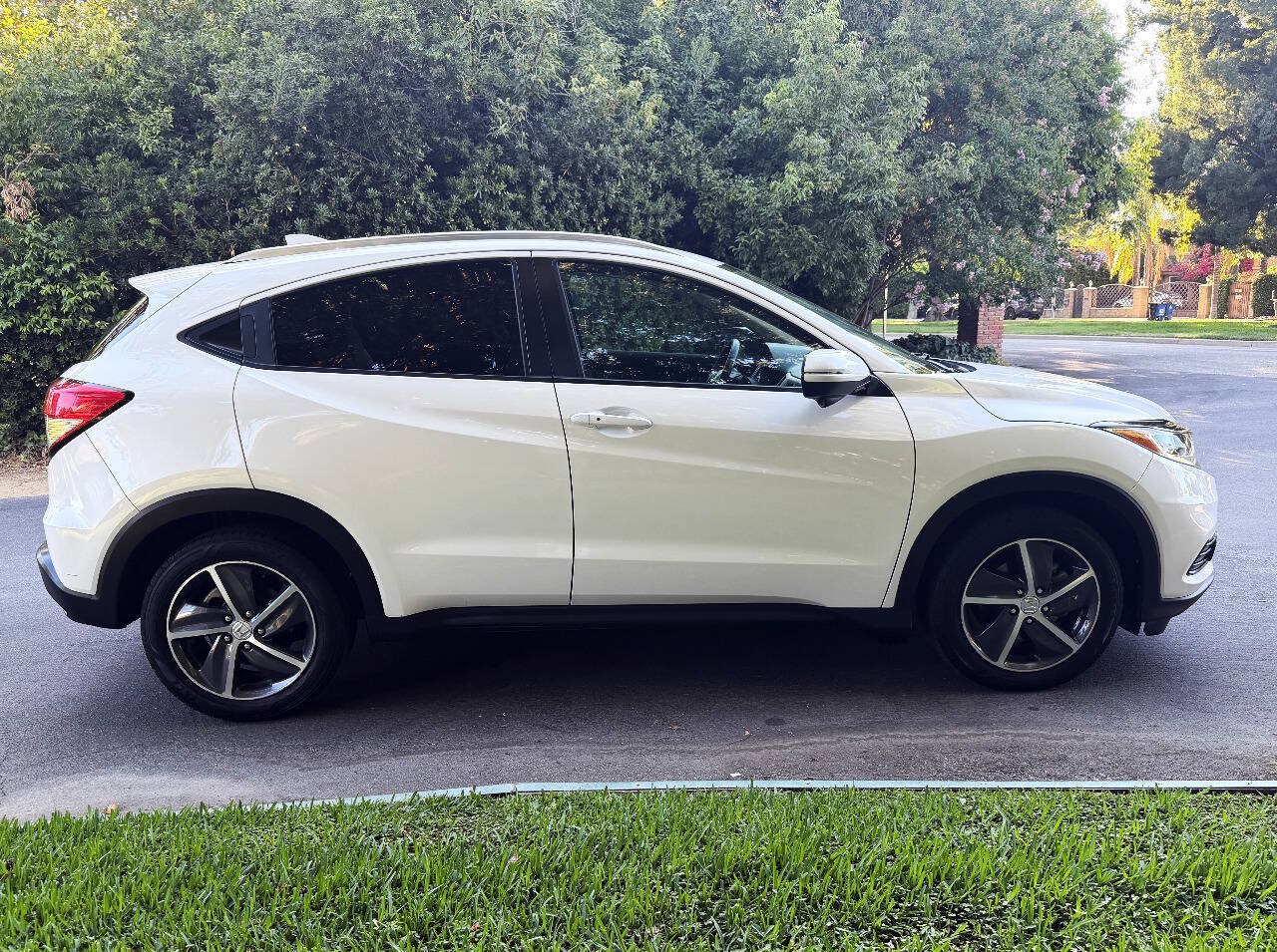 Used 2021 Honda HR-V EX image 8