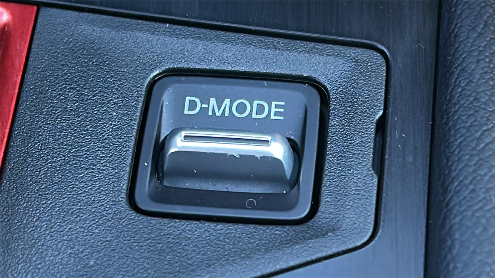 Certified 2025 Nissan Kicks SR image 27