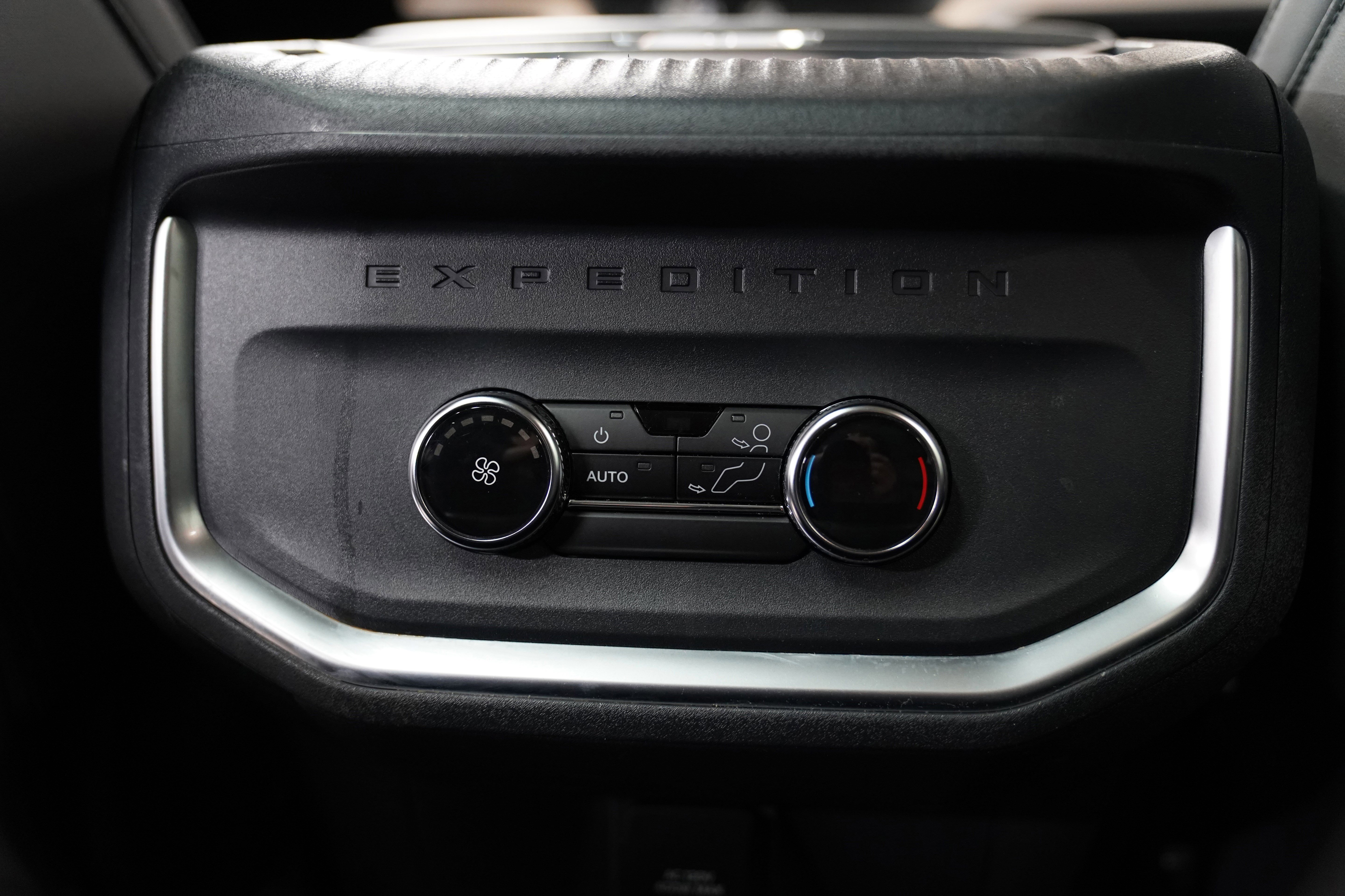 Used 2025 Ford Expedition Active image 6