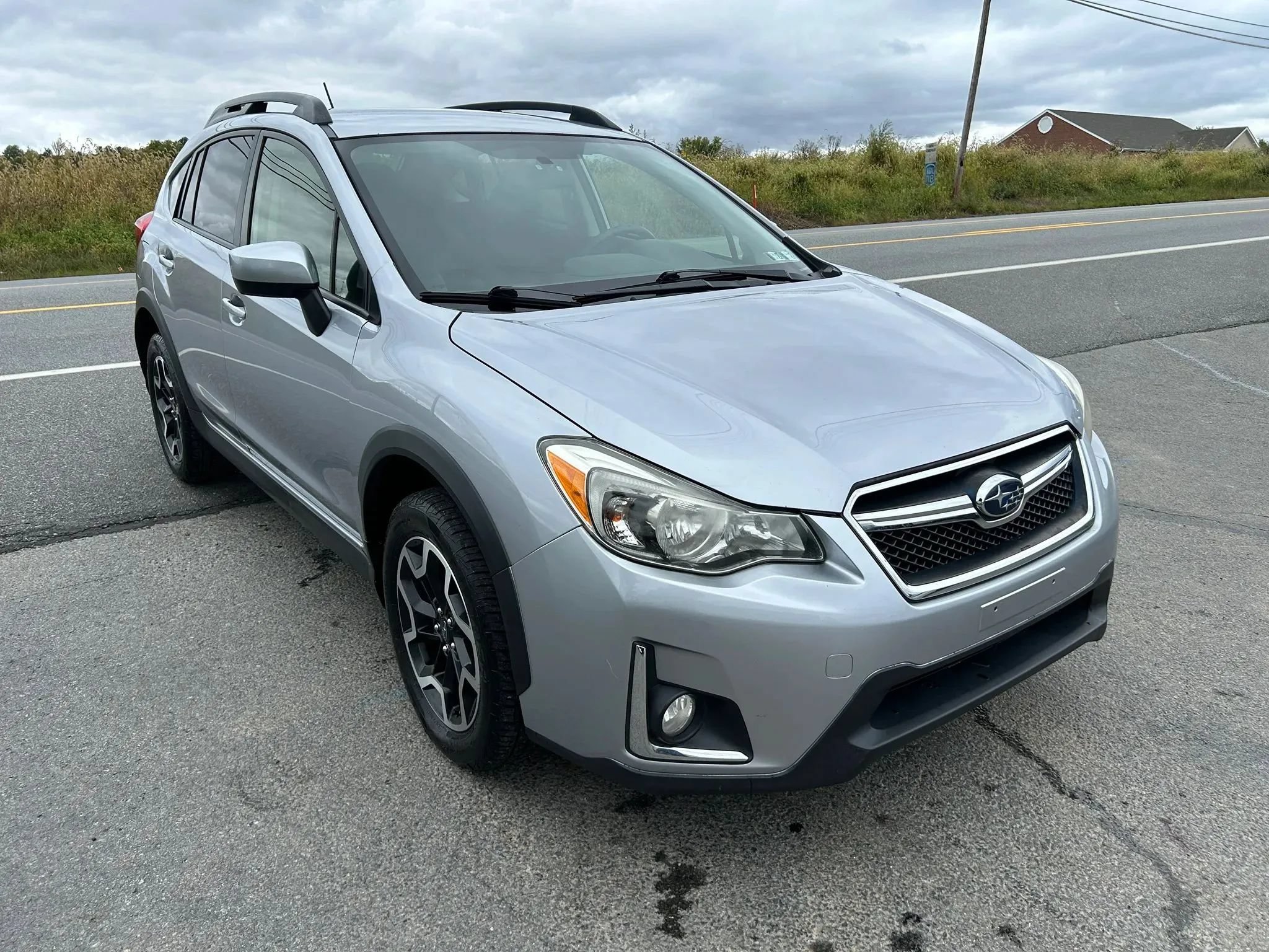 Used 2017 Subaru Crosstrek 2.0i Premium AWD/4WD image 3