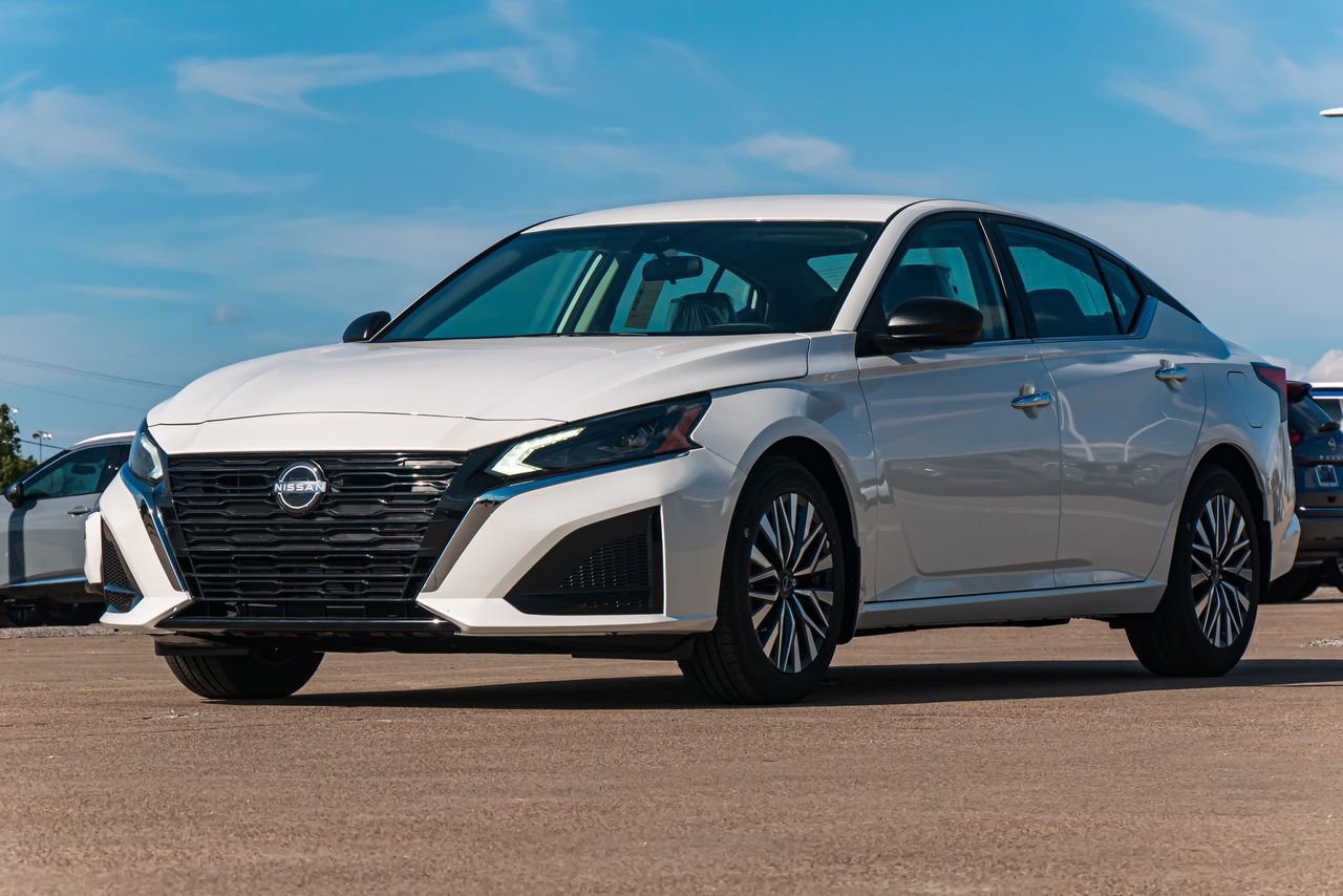 Certified 2024 Nissan Altima 2.5 SV image 4