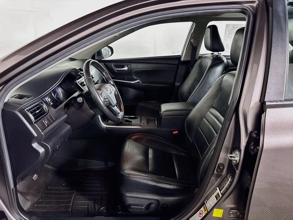 Used 2015 Toyota Camry XLE w/ Moonroof Package FWD image 11