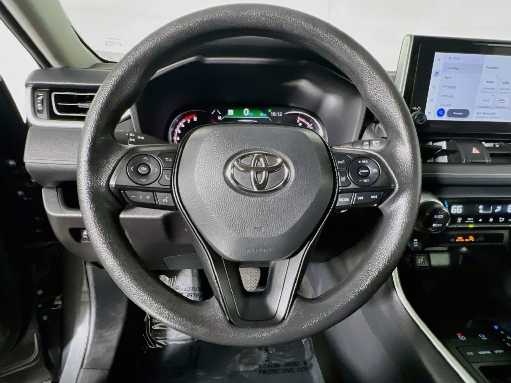 Used 2025 Toyota RAV4 XLE FWD image 15