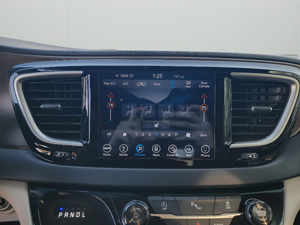 Used 2018 Chrysler Pacifica Touring-L image 20