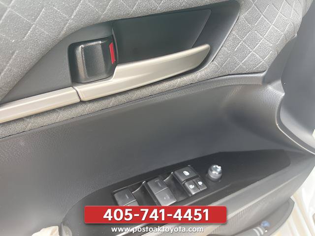 Used 2025 Toyota Camry XLE FWD image 9