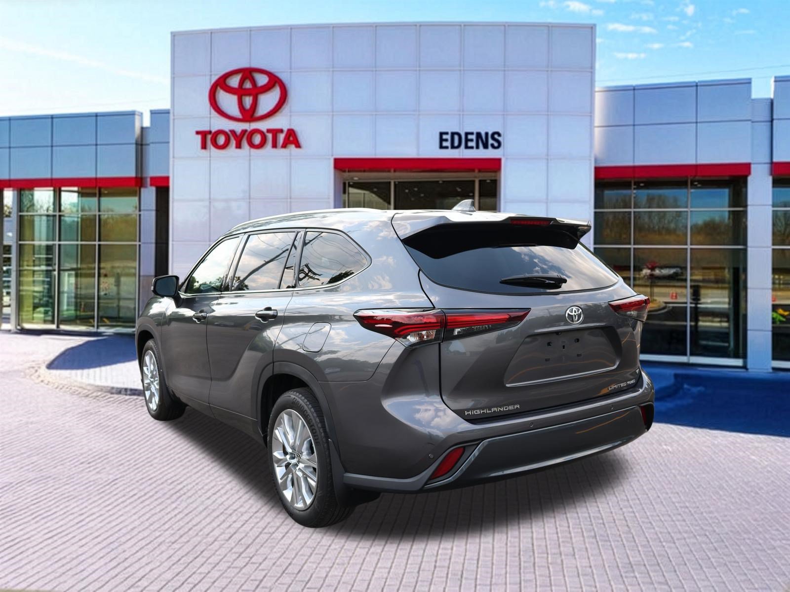 Certified 2024 Toyota Highlander Limited AWD/4WD image 8