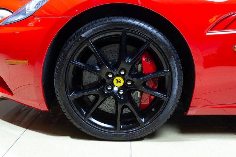 Used 2010 Ferrari California RWD image 12