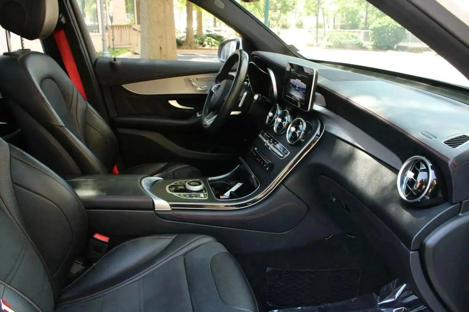 Used 2019 Mercedes-Benz GLC 43 AMG 4MATIC image 36