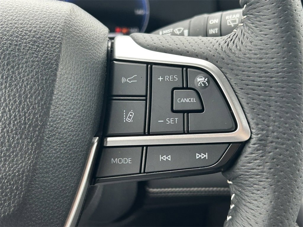 Used 2025 Toyota Sienna XSE image 44