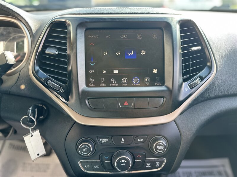 Used 2014 Jeep Cherokee Latitude FWD image 18