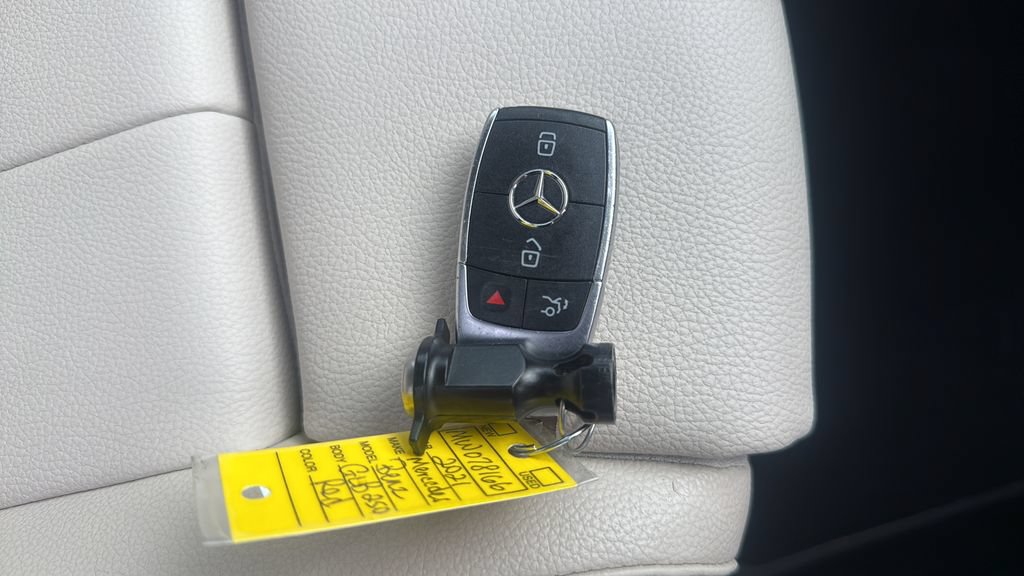 Used 2021 Mercedes-Benz GLB 250 w/ Premium Package image 24