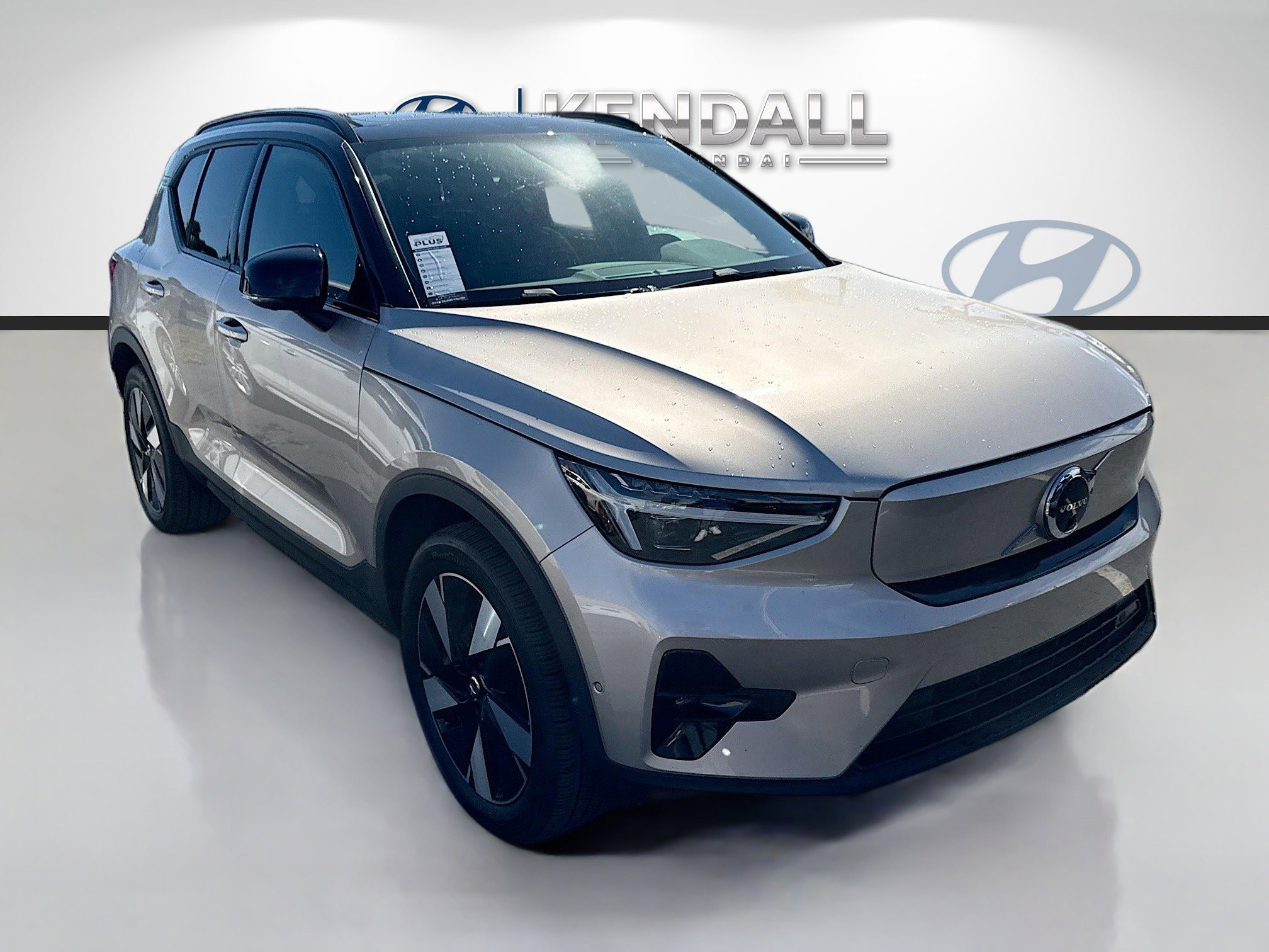 Used 2024 Volvo XC40 Recharge Plus w/ Protection Package Premier video 1