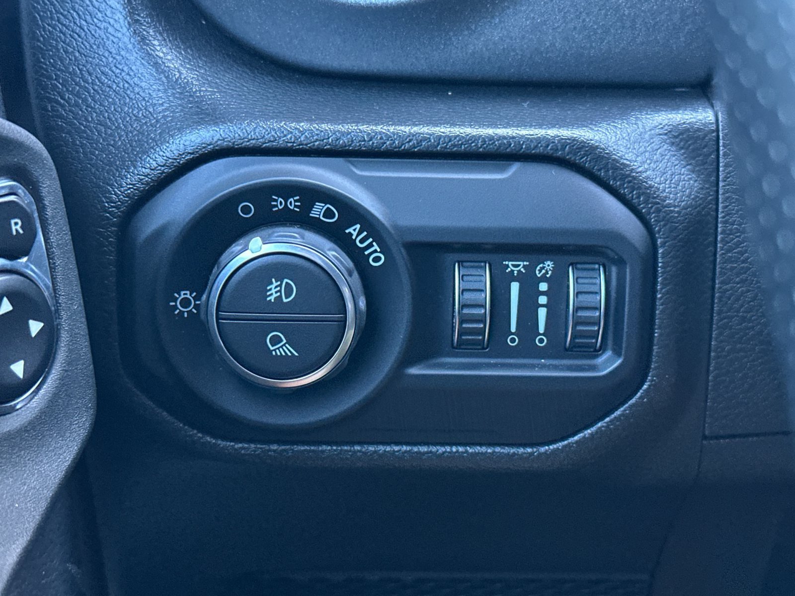 Used 2022 Jeep Gladiator Mojave AWD/4WD image 30