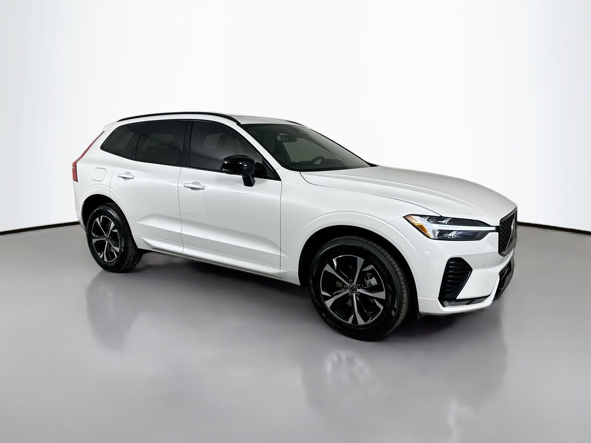 Used 2026 Volvo XC60 B5 Core AWD/4WD image 3