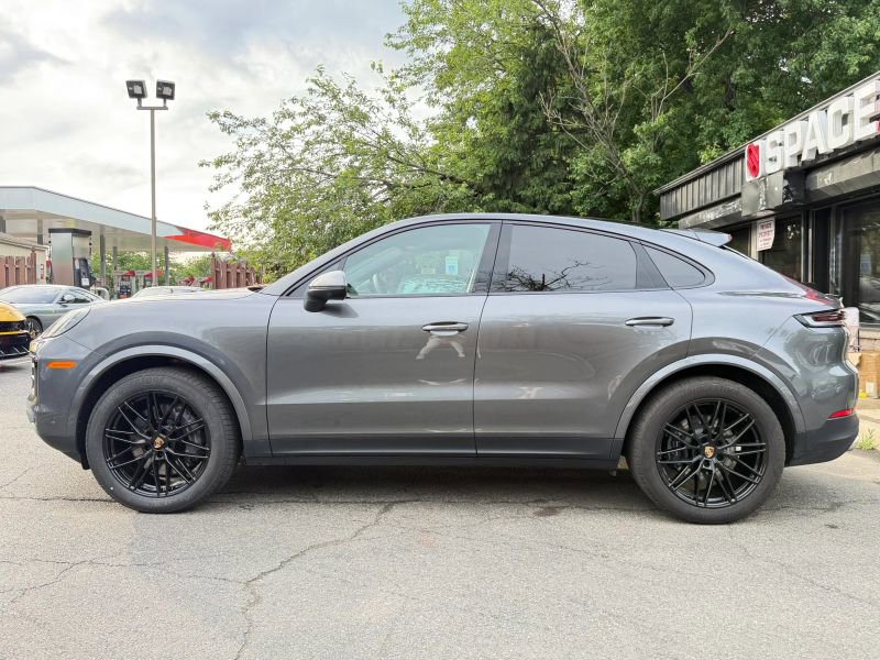 Used 2024 Porsche Cayenne Coupe AWD/4WD image 9