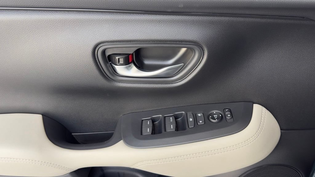 Used 2027 Honda HR-V LX image 30