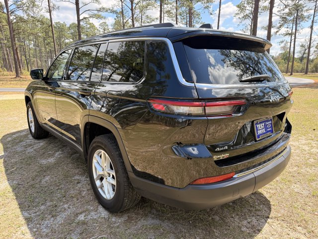 Used 2023 Jeep Grand Cherokee L Laredo image 3