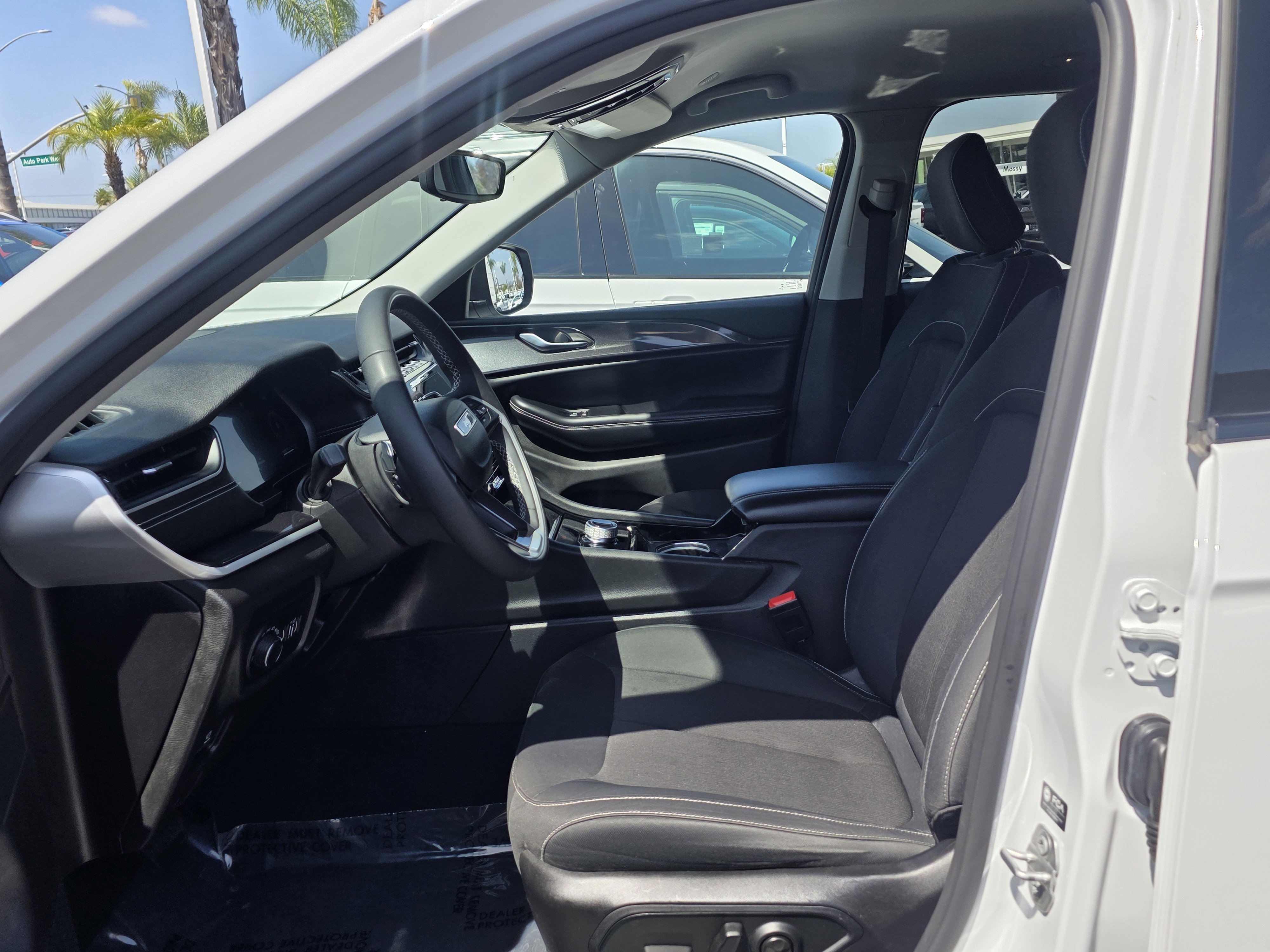 Certified 2023 Jeep Grand Cherokee Laredo RWD image 12