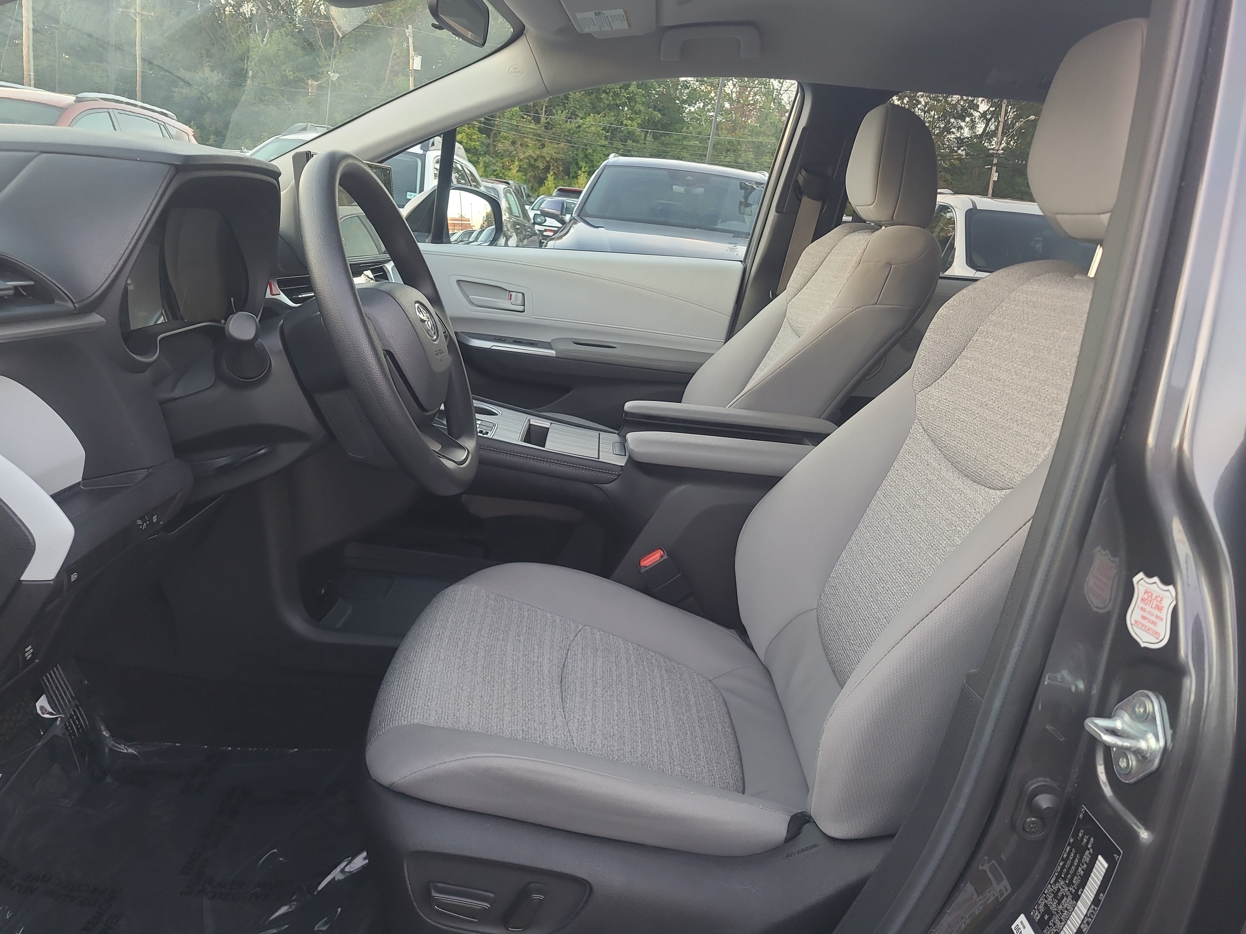 Certified 2025 Toyota Sienna LE FWD image 16