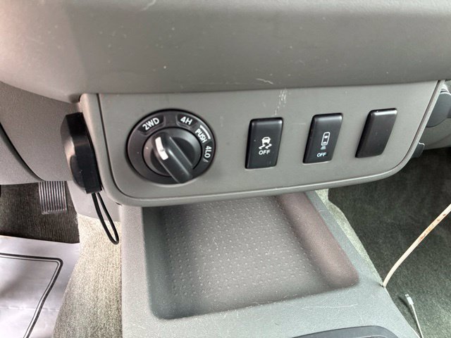 Used 2013 Nissan Frontier SV w/ SV Value Truck Pkg AWD/4WD image 14