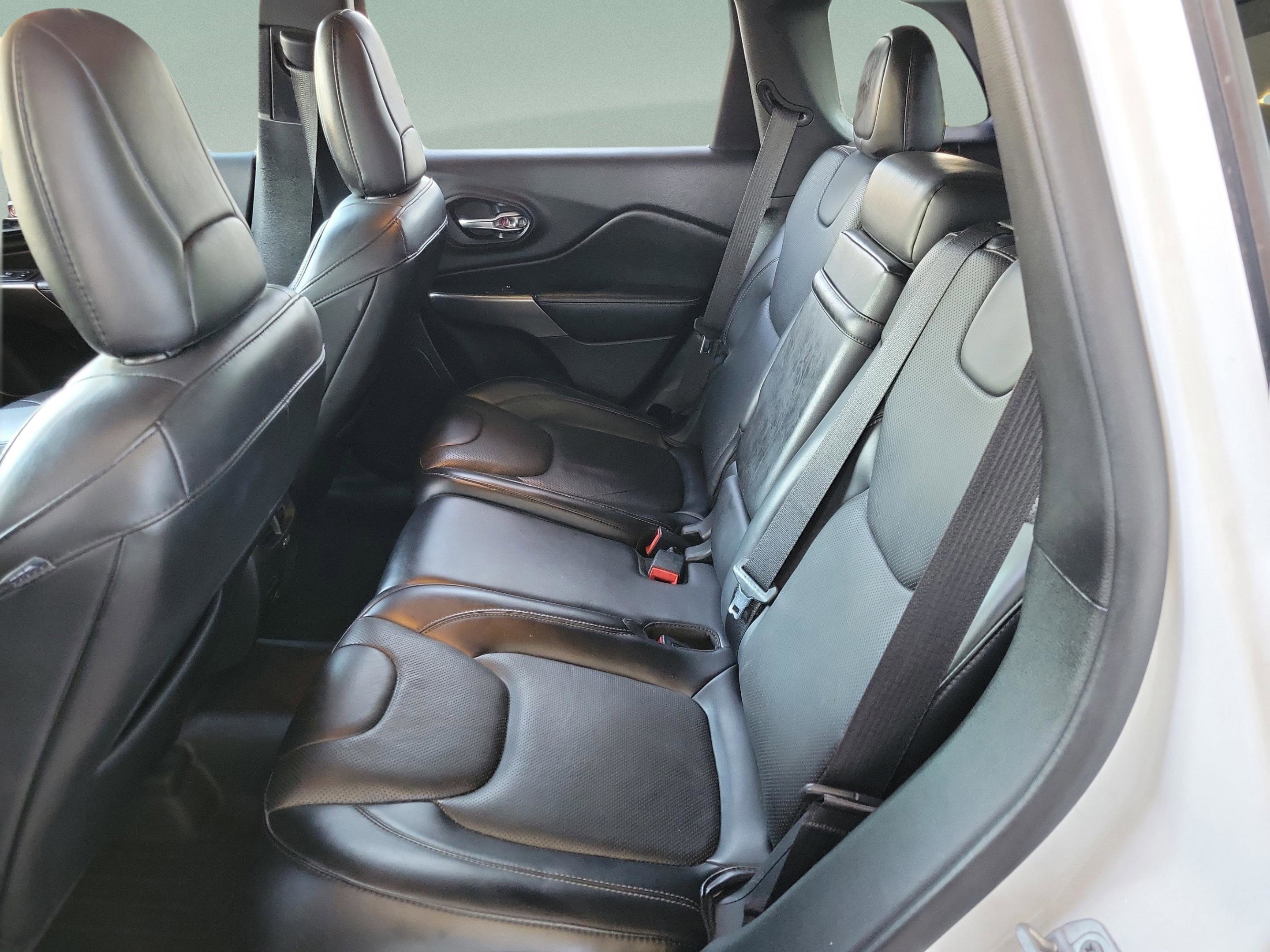 Used 2019 Jeep Cherokee Limited w/ Luxury Group image 15