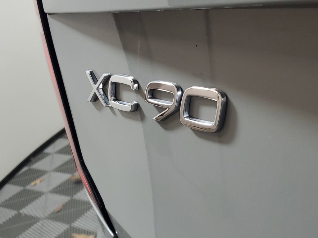 Certified 2025 Volvo XC90 B6 Core w/ Climate Package image 9