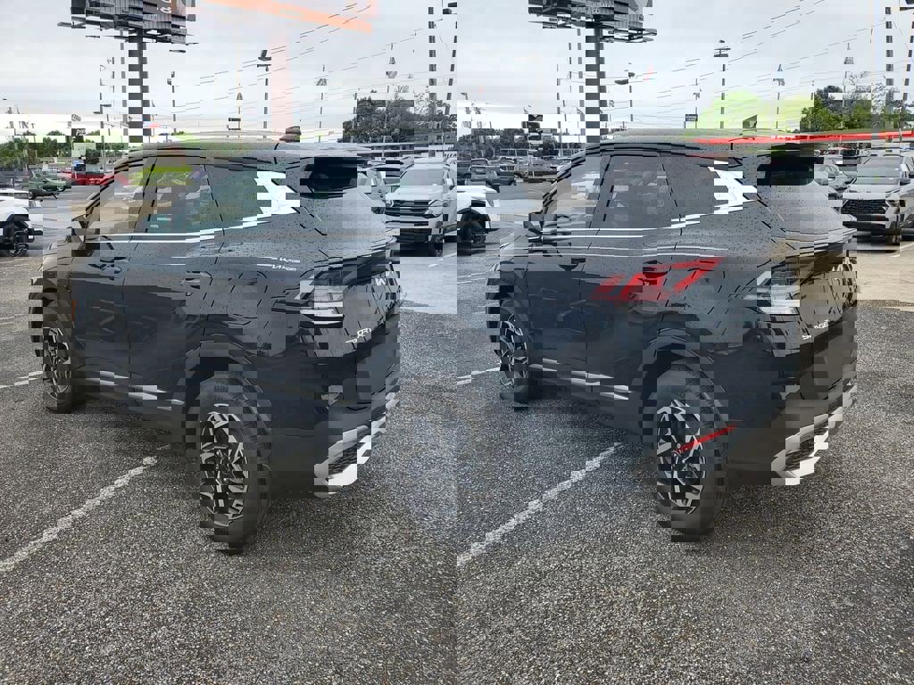 Used 2024 Kia Sportage LX image 3