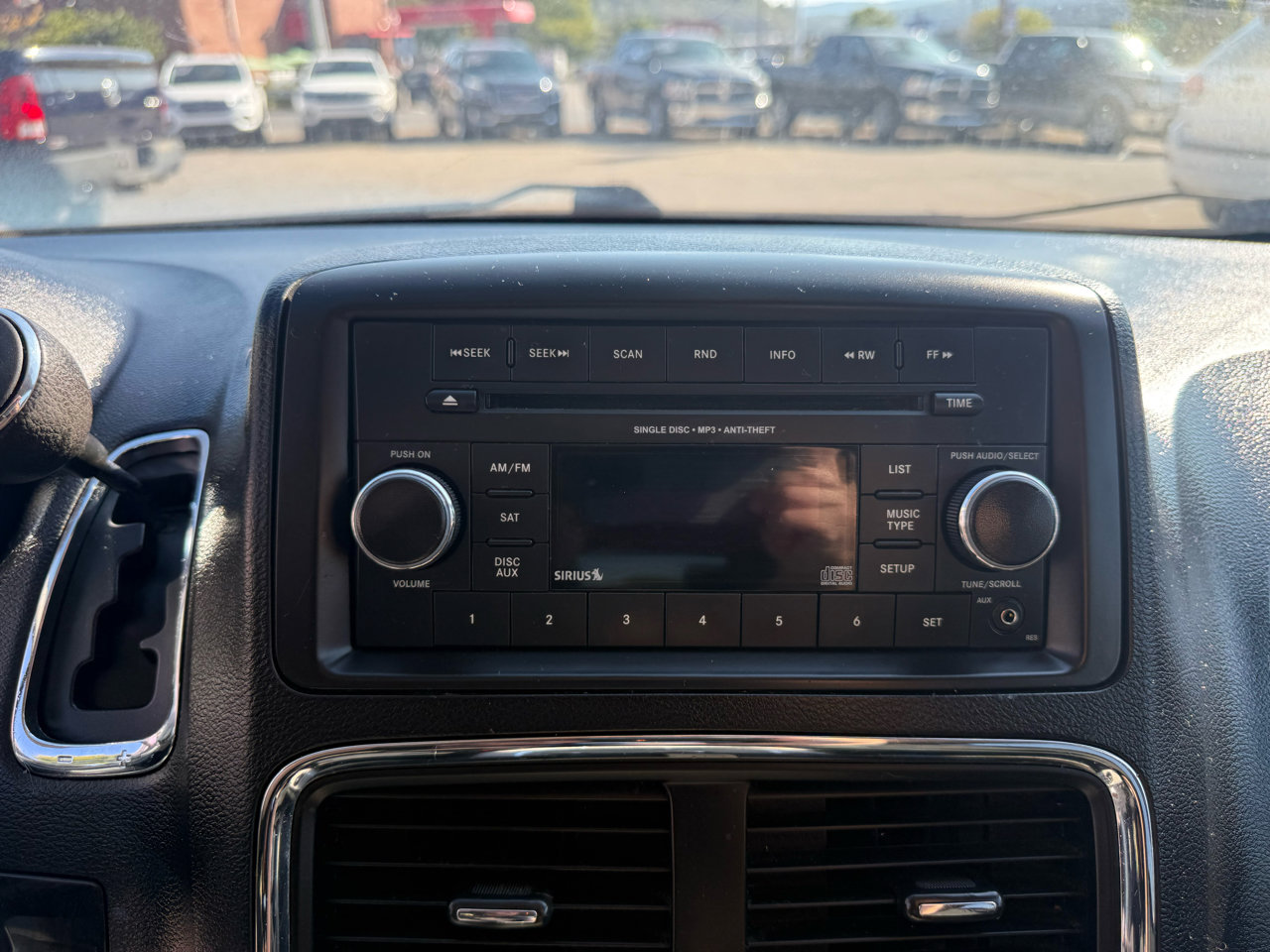 Used 2016 Dodge Grand Caravan SXT image 33