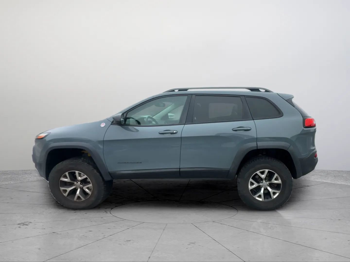 Used 2014 Jeep Cherokee Trailhawk w/ Leather Interior Group image 2