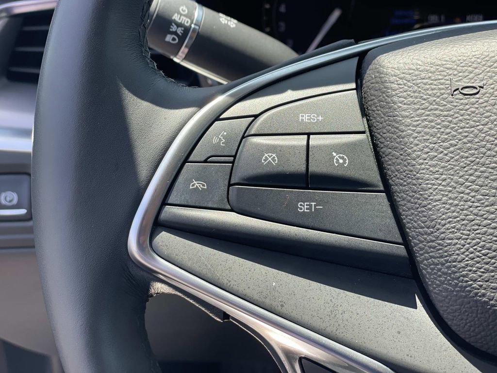 Used 2017 Cadillac XT5 Luxury w/ Driver Awareness Package FWD image 8