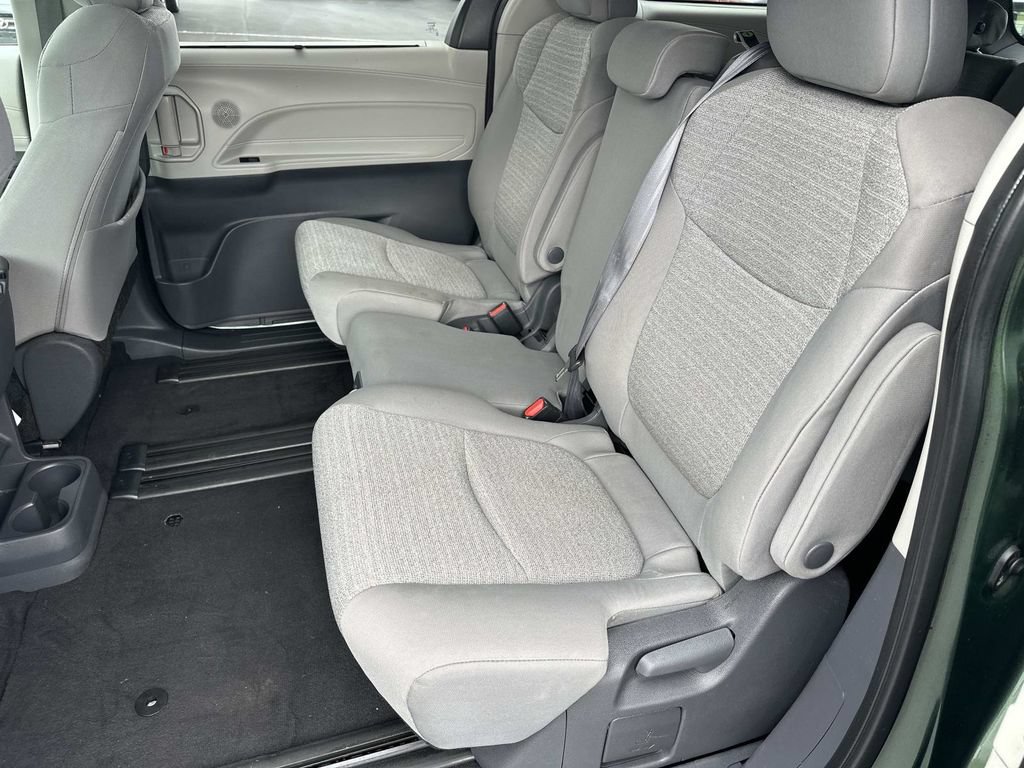 Used 2021 Toyota Sienna LE FWD image 12