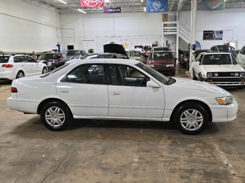 Used 2001 Toyota Camry LE FWD image 3