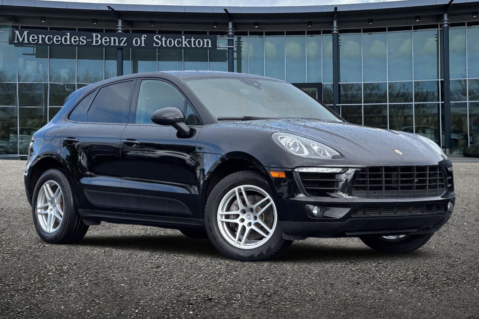 Used 2018 Porsche Macan AWD/4WD image 1