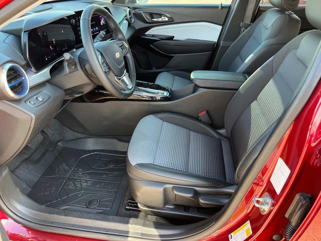 Certified 2025 Chevrolet Trax LT w/ LT Convenience Package image 27