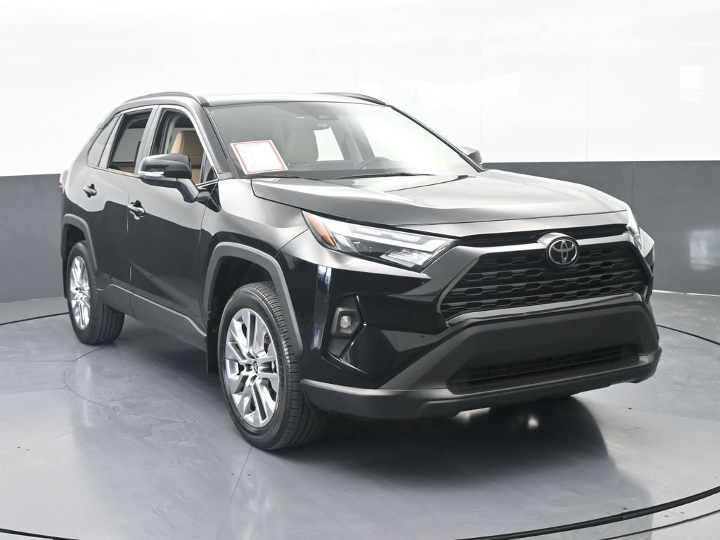 Used 2025 Toyota RAV4 XLE Premium FWD image 9