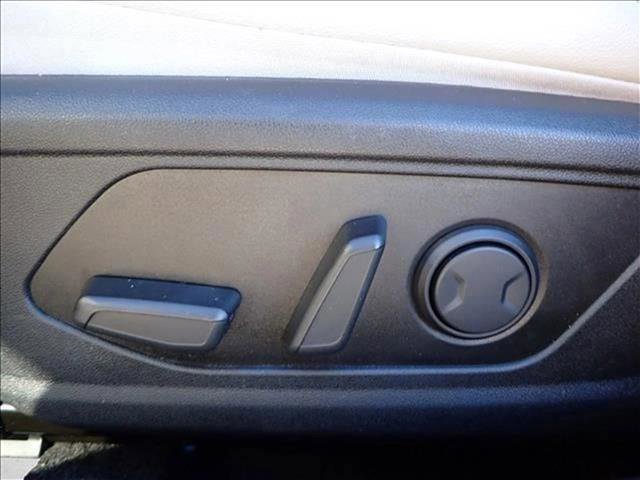 Used 2023 Hyundai Elantra Limited image 11