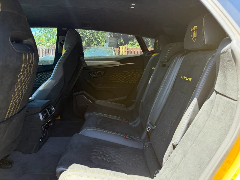 Used 2023 Lamborghini Urus Performante AWD/4WD image 18