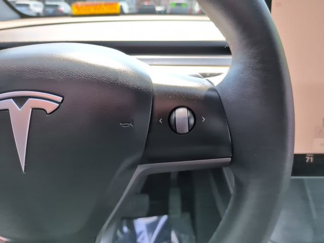 Used 2022 Tesla Model Y Long Range image 24