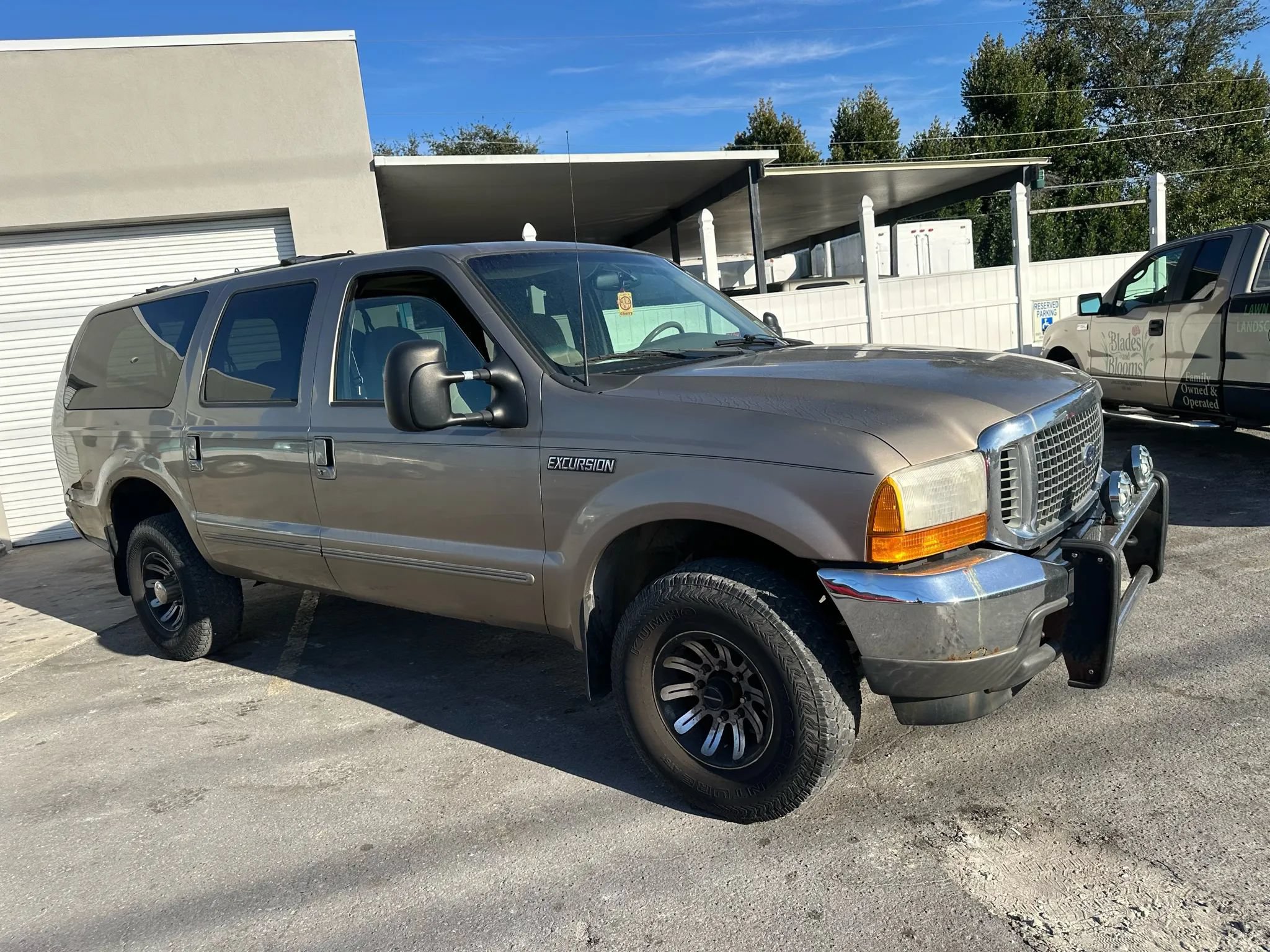 Used 2000 Ford Excursion XLT AWD/4WD image 5