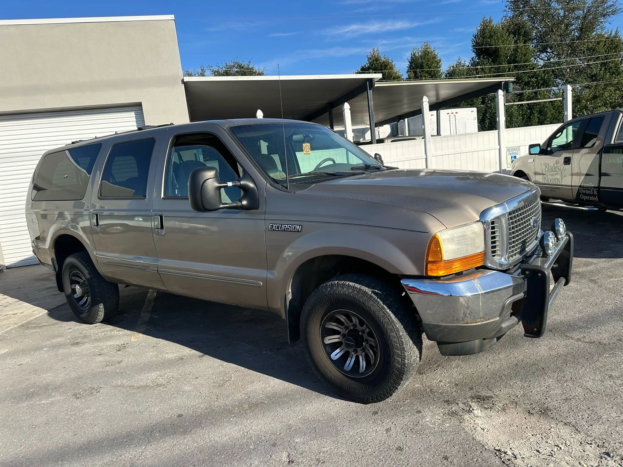 Used 2000 Ford Excursion XLT image 5