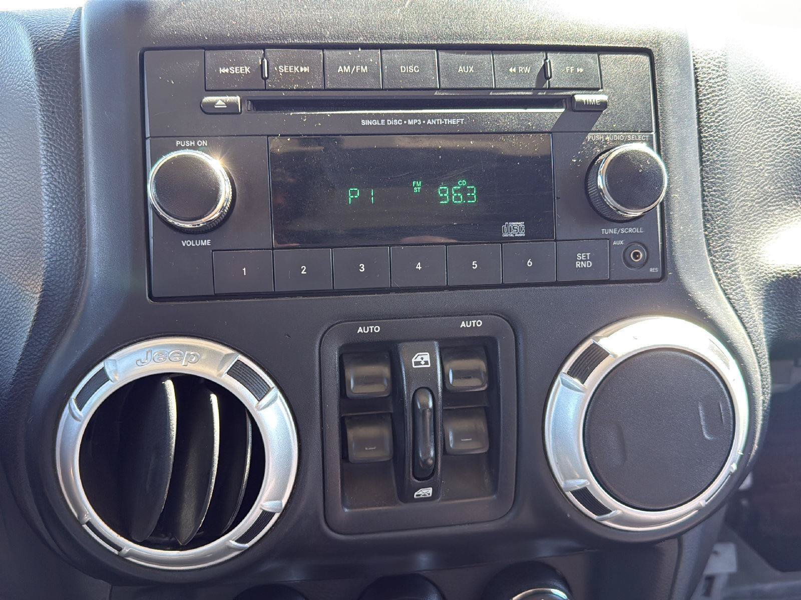 Used 2013 Jeep Wrangler Unlimited Sahara AWD/4WD image 9