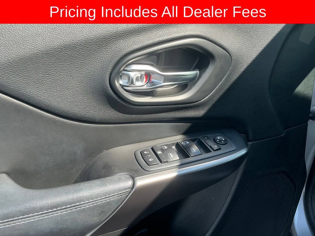 Used 2020 Jeep Cherokee Latitude FWD image 10