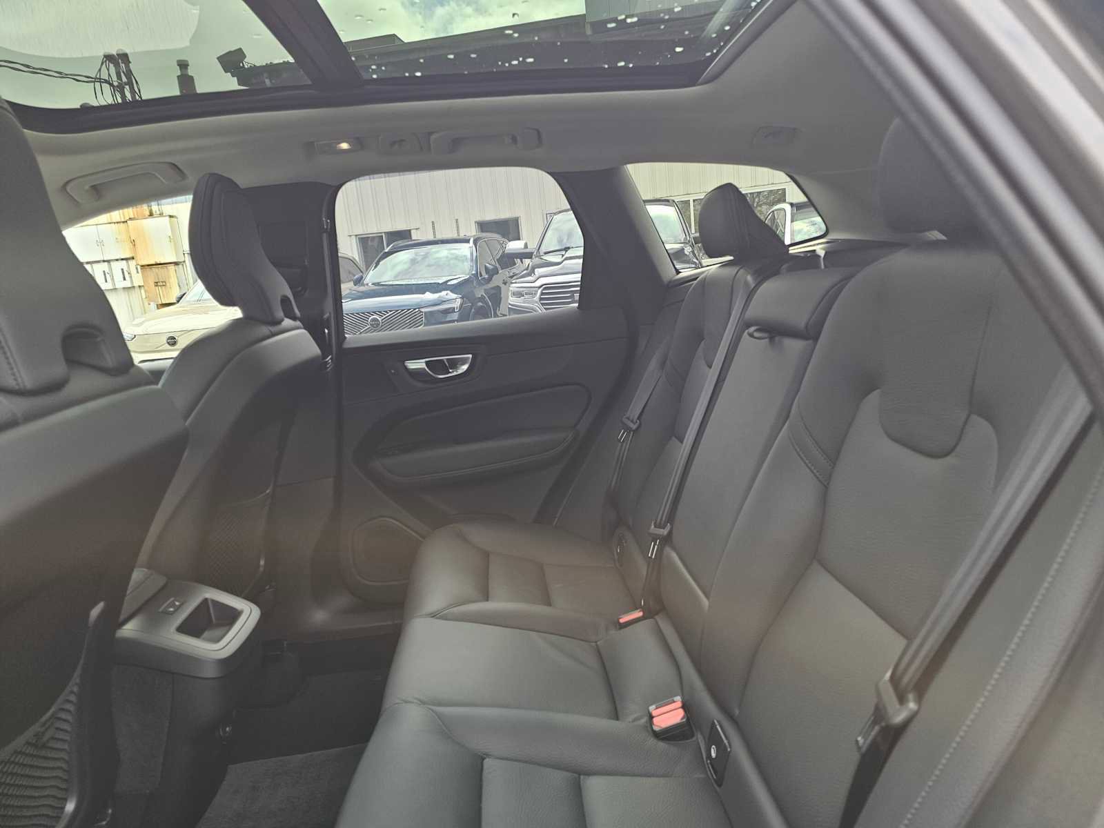 Certified 2025 Volvo XC60 B5 Plus image 19