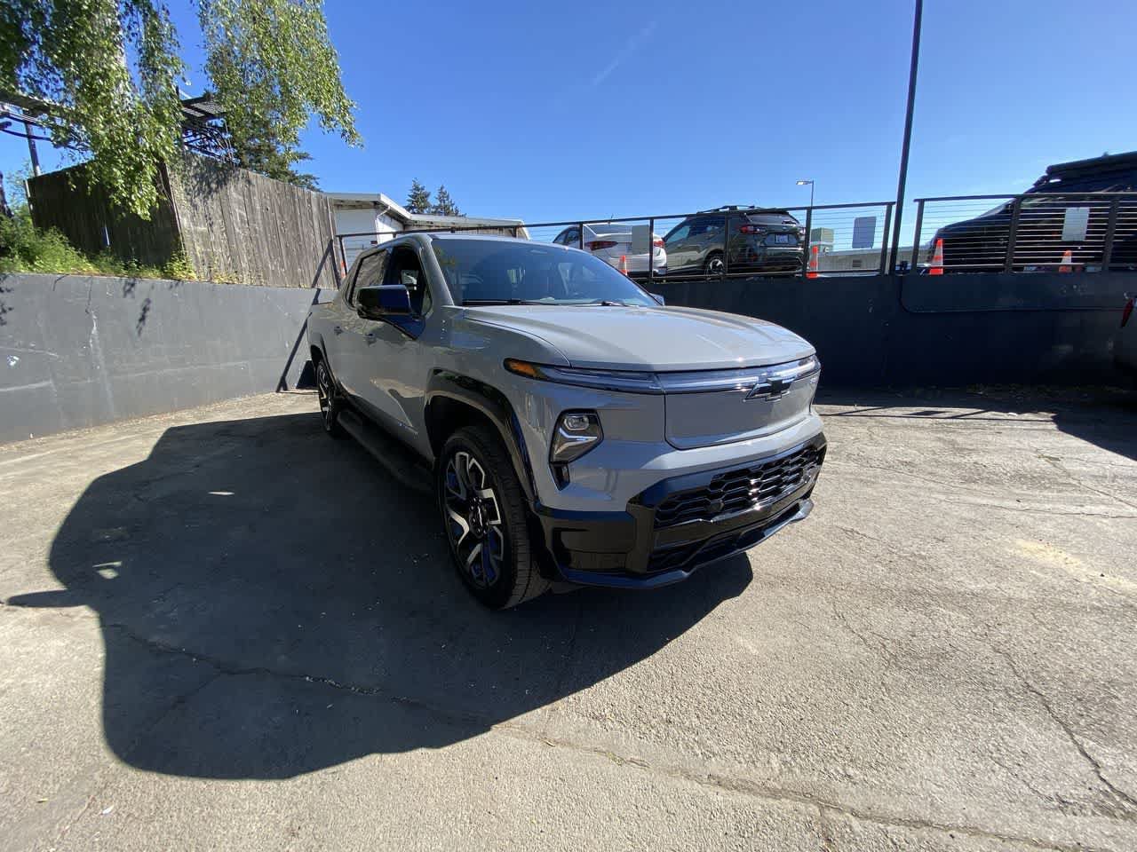 Used 2025 Chevrolet Silverado EV RST AWD/4WD image 8
