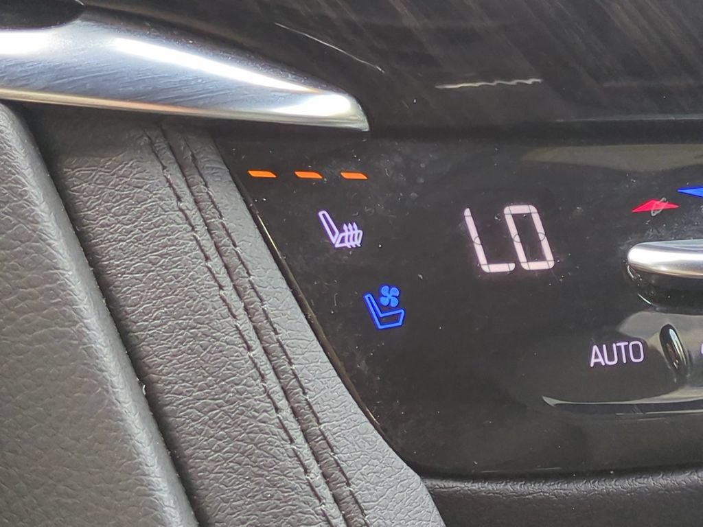 Used 2025 Cadillac XT6 Premium Luxury FWD image 29