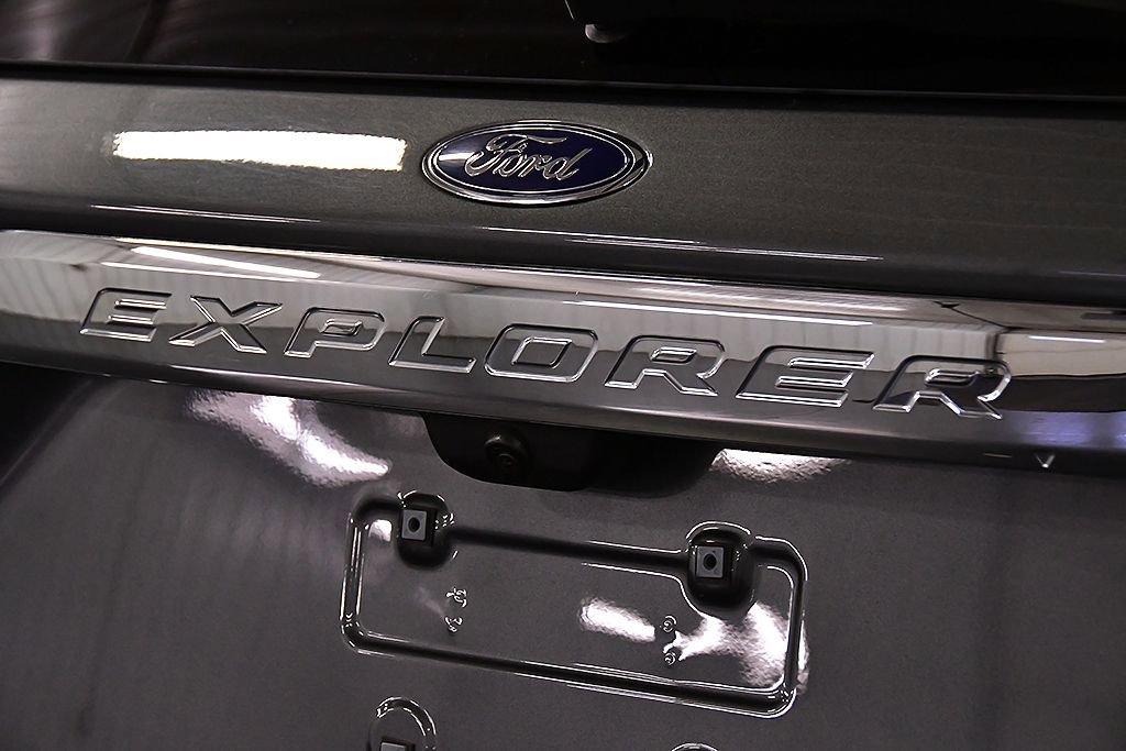 Used 2023 Ford Explorer Limited w/ Equipment Group 301A AWD/4WD image 10