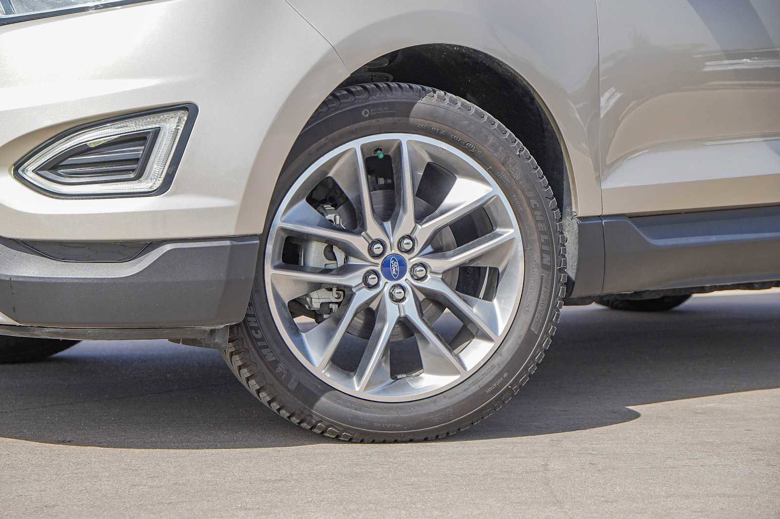 Used 2018 Ford Edge Titanium w/ Technology Package image 2